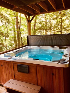 Bañera de hidromasaje al aire libre