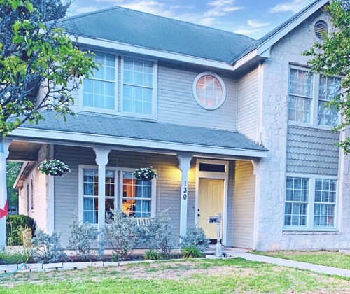 Relax, Dine, Shop! Cozy Downtown Boerne Home, Less Than 1 Mile from Main St!