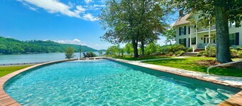 Getaway at "The Magnolia Suite" Pool, Hot tub, fire pit, kayaks, & lake access!