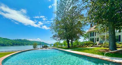 Getaway at "The Magnolia Suite" Pool, Hot tub, fire pit, kayaks, & lake access!