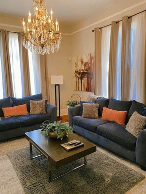 Smart TV - Arbor House-Blue 1 (San Antonio)