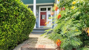 A house with a red door and the number 335 on the front. - Arbor House-Blue 1 (San Antonio)