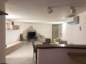 TV - The tailoring apartments (Trapani)
