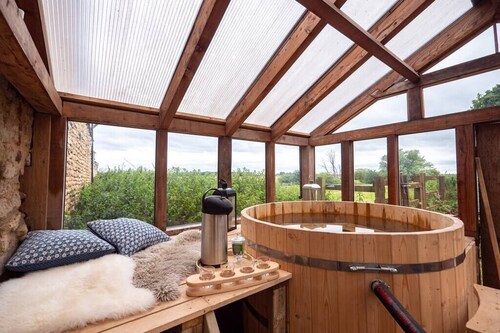 Hen Party House Sleeping 13: Private Spa & Catering