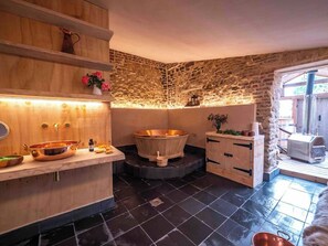 Interior - Hen Party House Sleeping 13: Private Spa & Catering (Scunthorpe, UK)