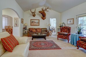 TV, stereo - Motherlode - Newer home. Incredible deck views. Garage! (Leadville)