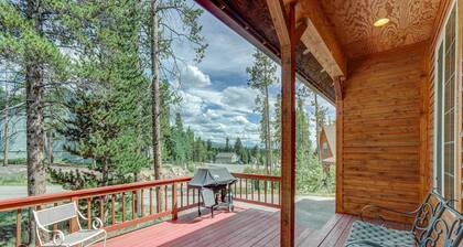 Motherlode - Newer home. Incredible deck views. Garage!