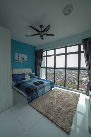 2 bedrooms, iron/ironing board, WiFi