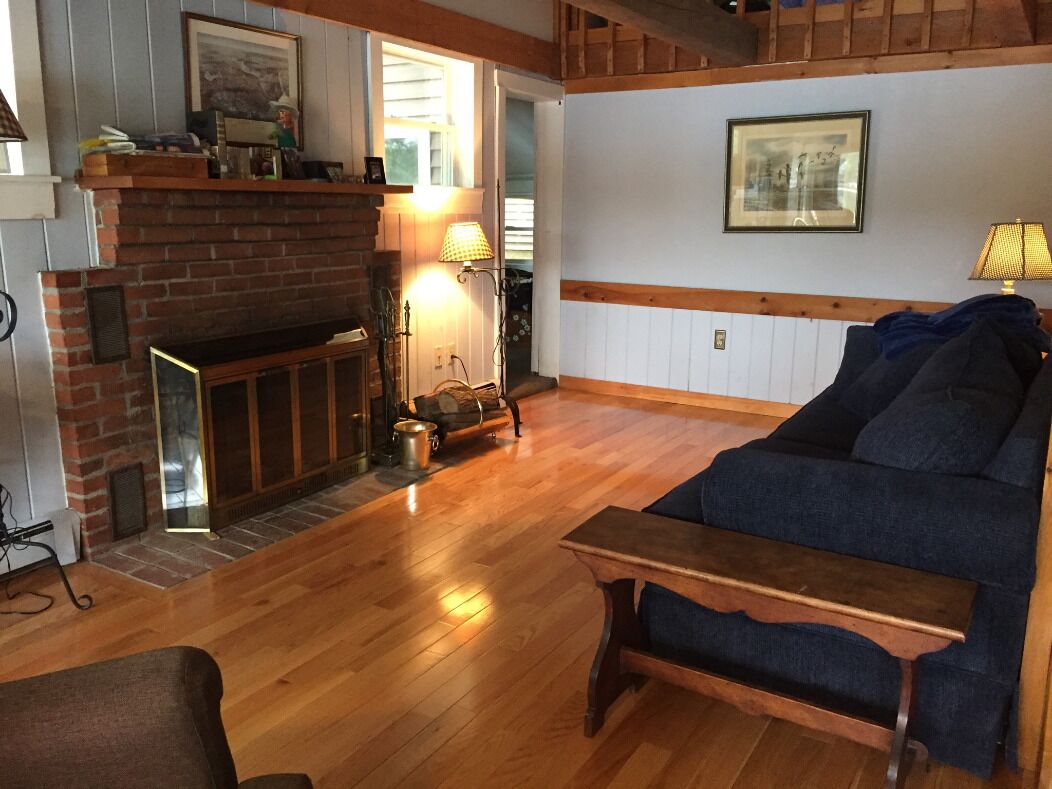 Woodsy lakehouse near NH ski country