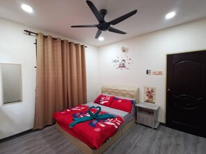 3 Schlafzimmer, Bügeleisen/Bügelbrett