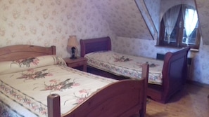 1 bedroom, travel cot, WiFi, bed sheets