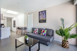 TV - New apartment with terrace (Arras)