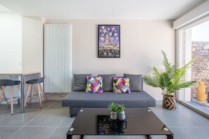 TV - New apartment with terrace (Arras)