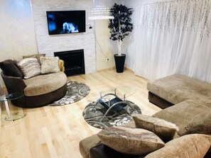 TV, fireplace, ping pong - Pocono’s dream vacation (Mount pocono)