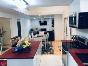 Fridge, microwave, oven, stovetop - Pocono’s dream vacation (Mount pocono)