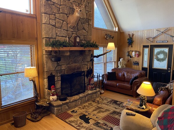 Smart TV, fireplace, DVD player, table football