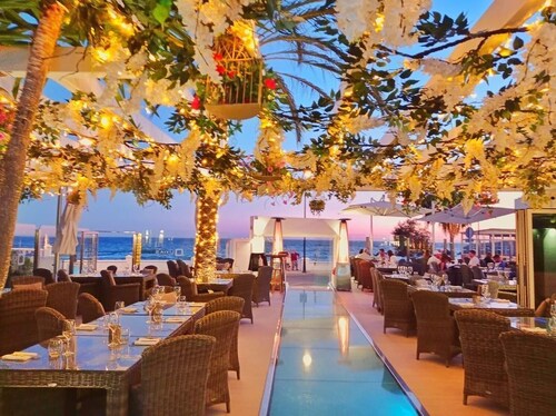 Atemberaubende Strandwohnung mit Pool und nah an allen Annehmlichkeiten