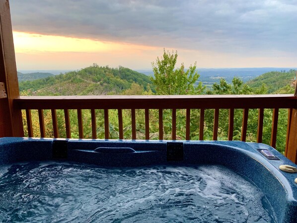 Outdoor spa tub