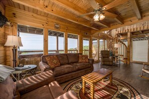 Smart TV, chimenea y tenis de mesa 