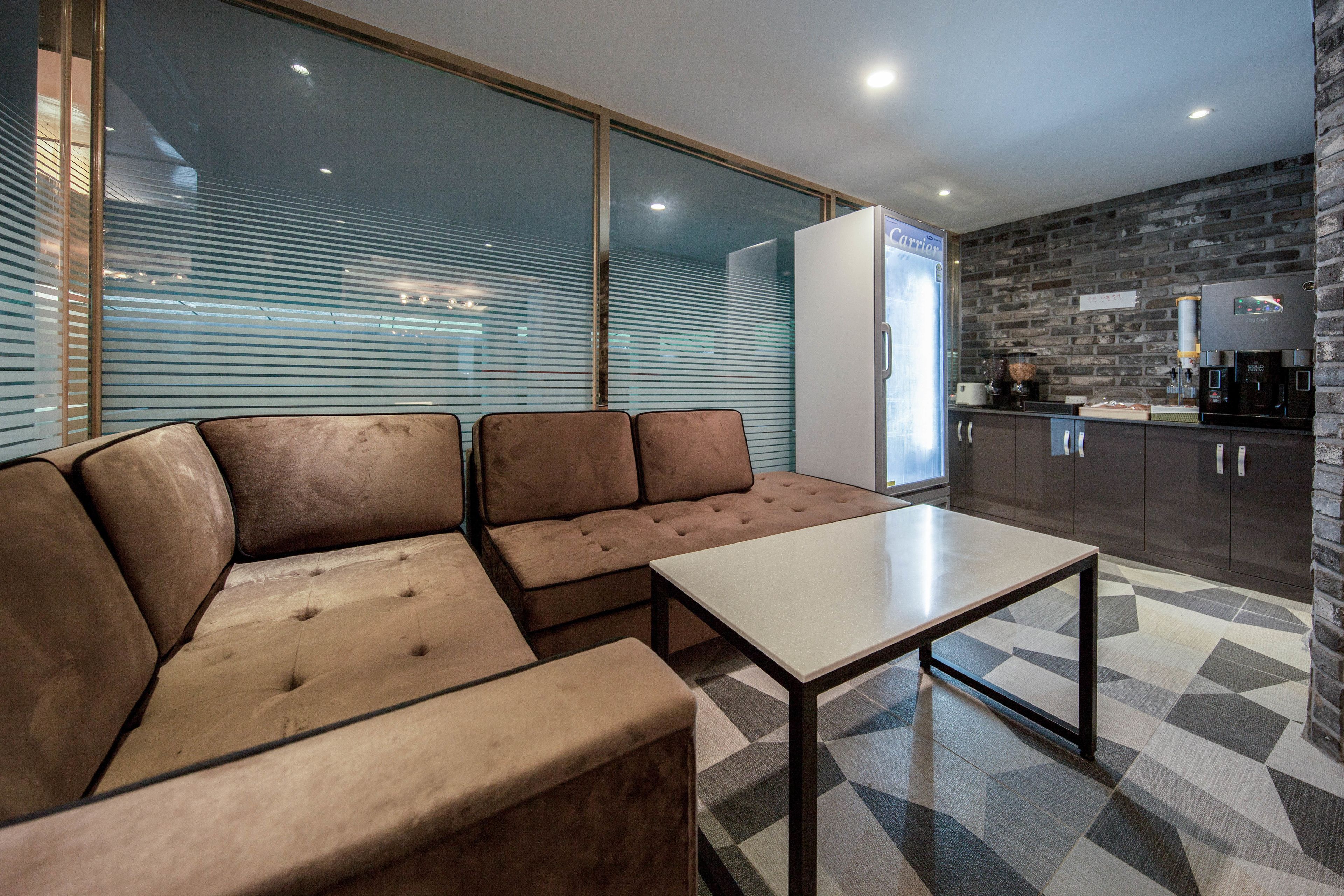 free daily self-service breakfast