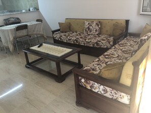 Smart TV - Tazarka House Near Beach (Tazarka)