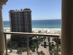 Property grounds - 16𝒕𝒉 𝑺𝒕𝒐𝒓𝒚 𝑯𝒊𝒈𝒉 𝑹𝒊𝒔𝒆 𝑳𝒖𝒙𝒖𝒓𝒚 𝒢𝓊𝓁𝒻 𝒱𝒾ℯ𝓌 5 𝑺𝒕𝒂𝒓 2br (Pensacola Beach)