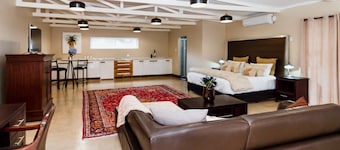 Modern Apartment near Port Elizabeth Airport/FREE WIFI