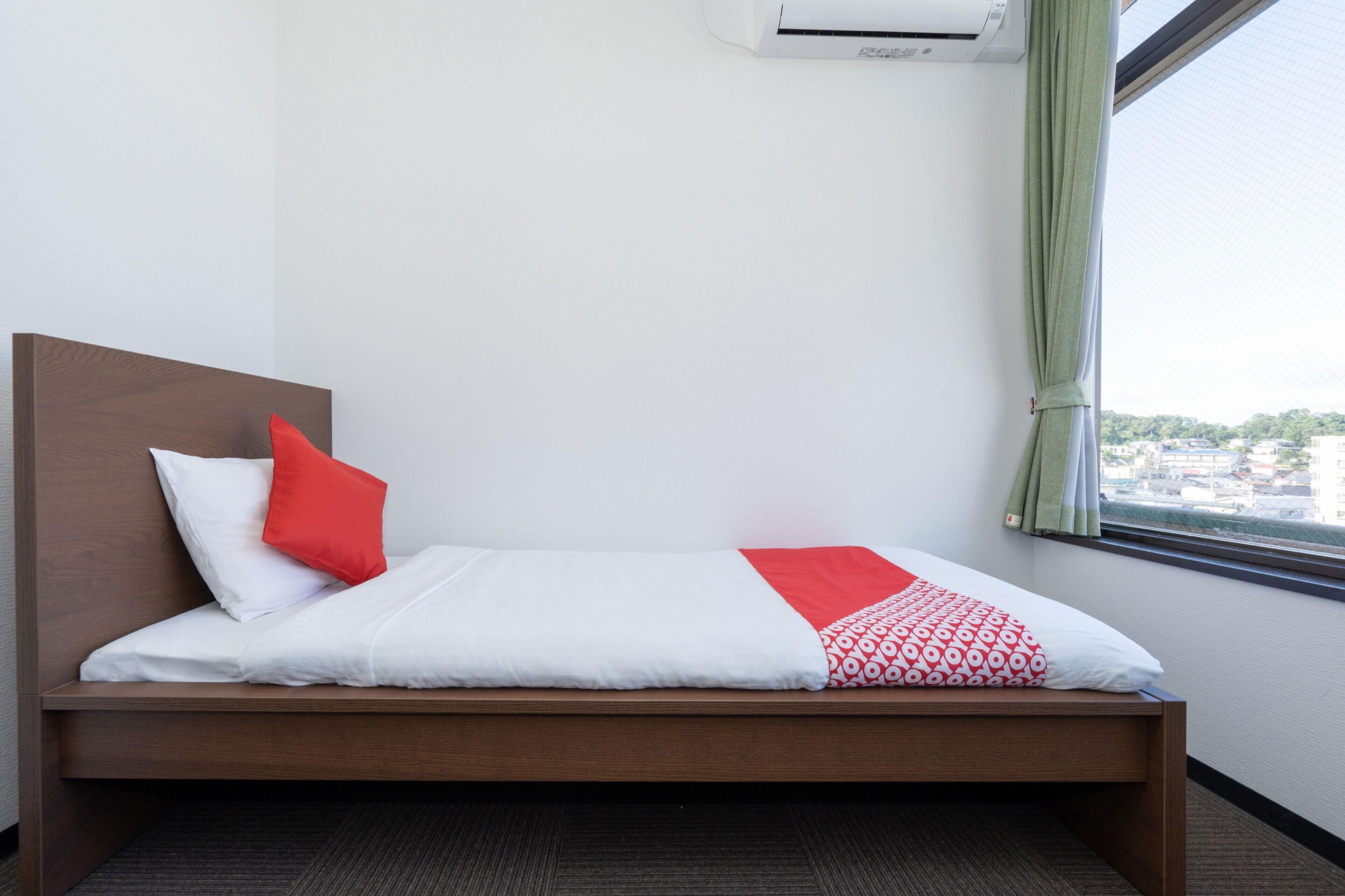 deluxe single room, non smoking | desk, free wifi, bed sheets