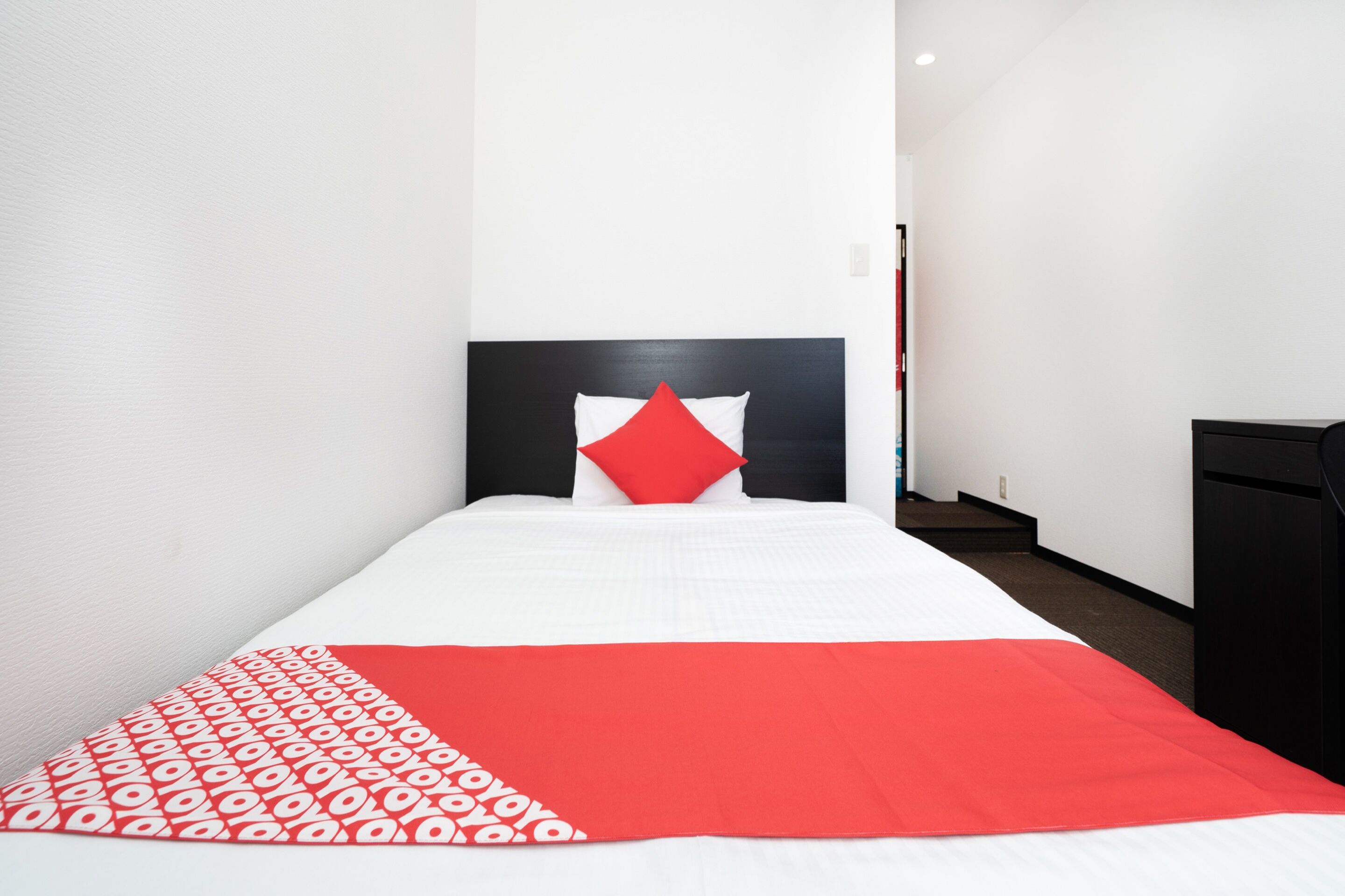 semi-double room, non smoking | desk, free wifi, bed sheets