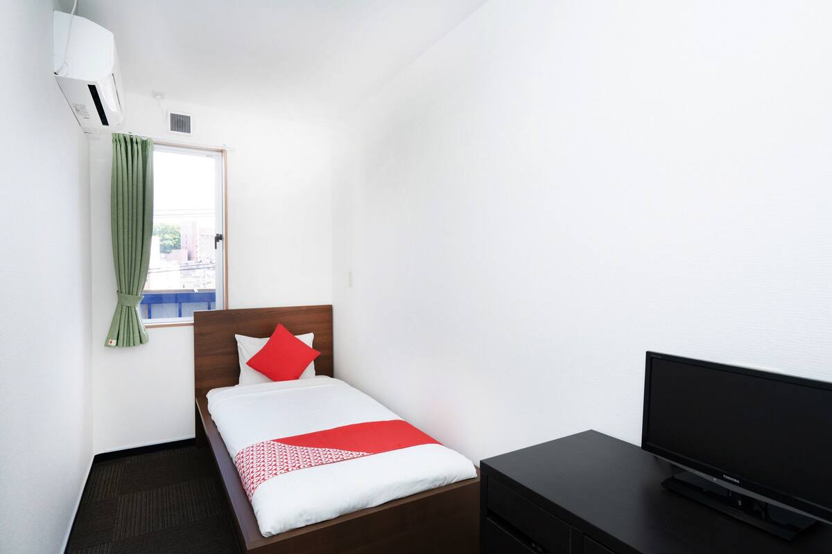 Habitación individual, no fumadores, baño compartido | Escritorio, wifi gratis, ropa de cama