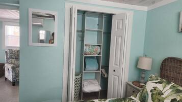 1 slaapkamer, een bureau, een strijkplank/strijkijzer, gratis wifi