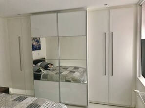 2 bedrooms, iron/ironing board, travel crib, WiFi - nice single house old lille (Lille)