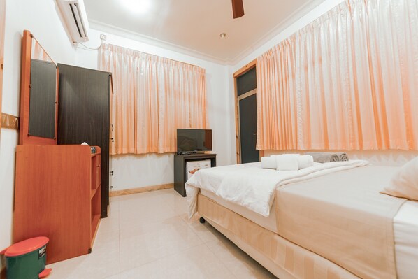 6 bedrooms, iron/ironing board, free WiFi, bed sheets