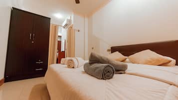6 bedrooms, iron/ironing board, free WiFi, bed sheets