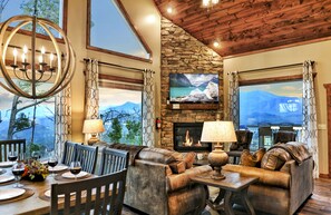 Dining - MARVELOUS Luxury Cabin! 3 King Suites! Theater! Game Room! BREATHTAKING VIEWS!!! (Gatlinburg)
