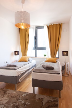 2 bedrooms, desk, iron/ironing board, WiFi