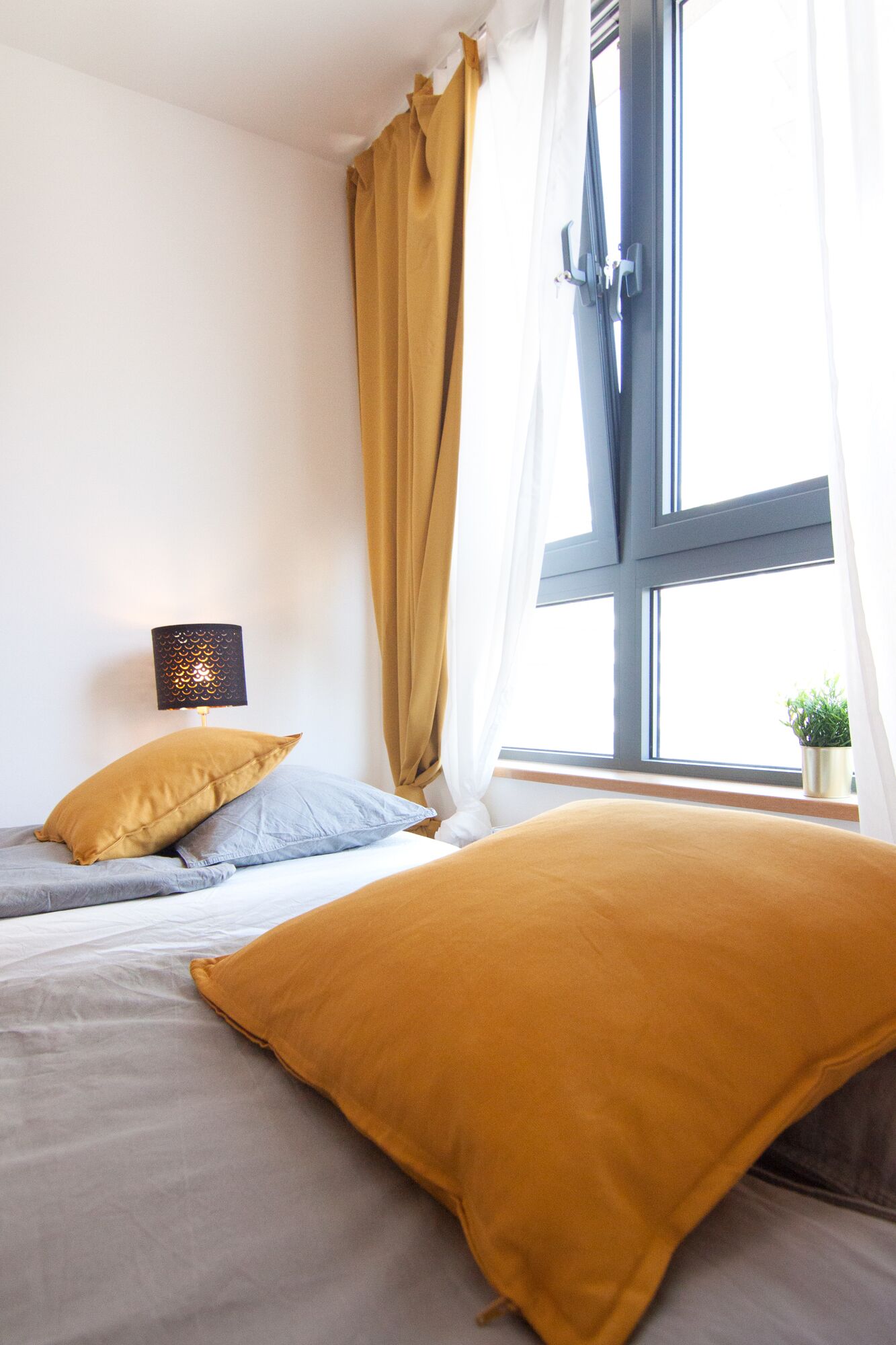 2 bedrooms, desk, iron/ironing board, WiFi