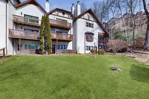 Exterior - Two riverfront condos with water access - close to downtown & attractions! (Helen)