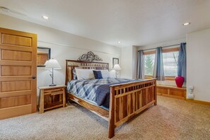 4 bedrooms, free Internet, bed sheets