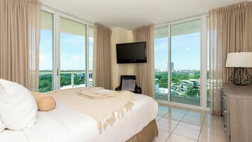 2 habitaciones, caja de seguridad en la habitación y escritorio