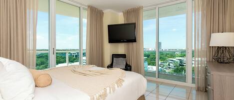 2 多间卧室、客房内保险箱、办公桌、熨斗/熨衣板