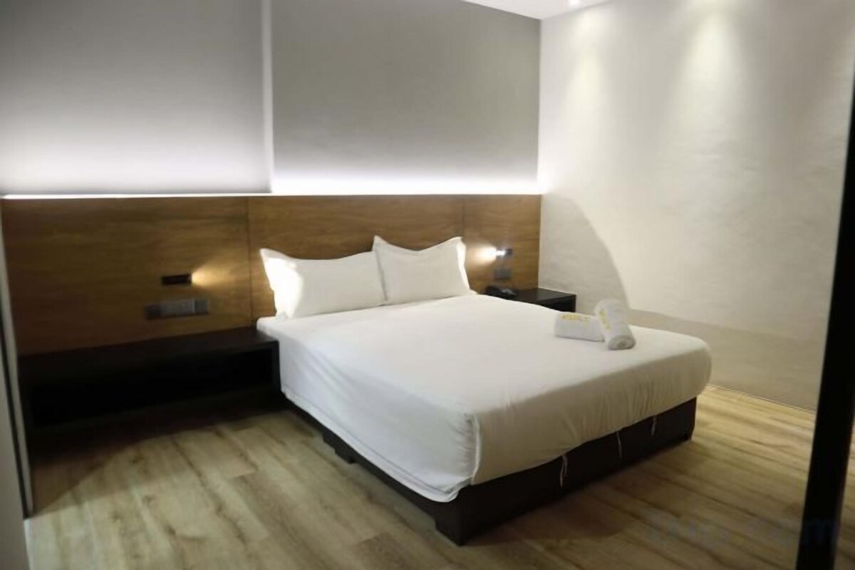 Minibar, in-room safe, desk, iron/ironing board (on request)
