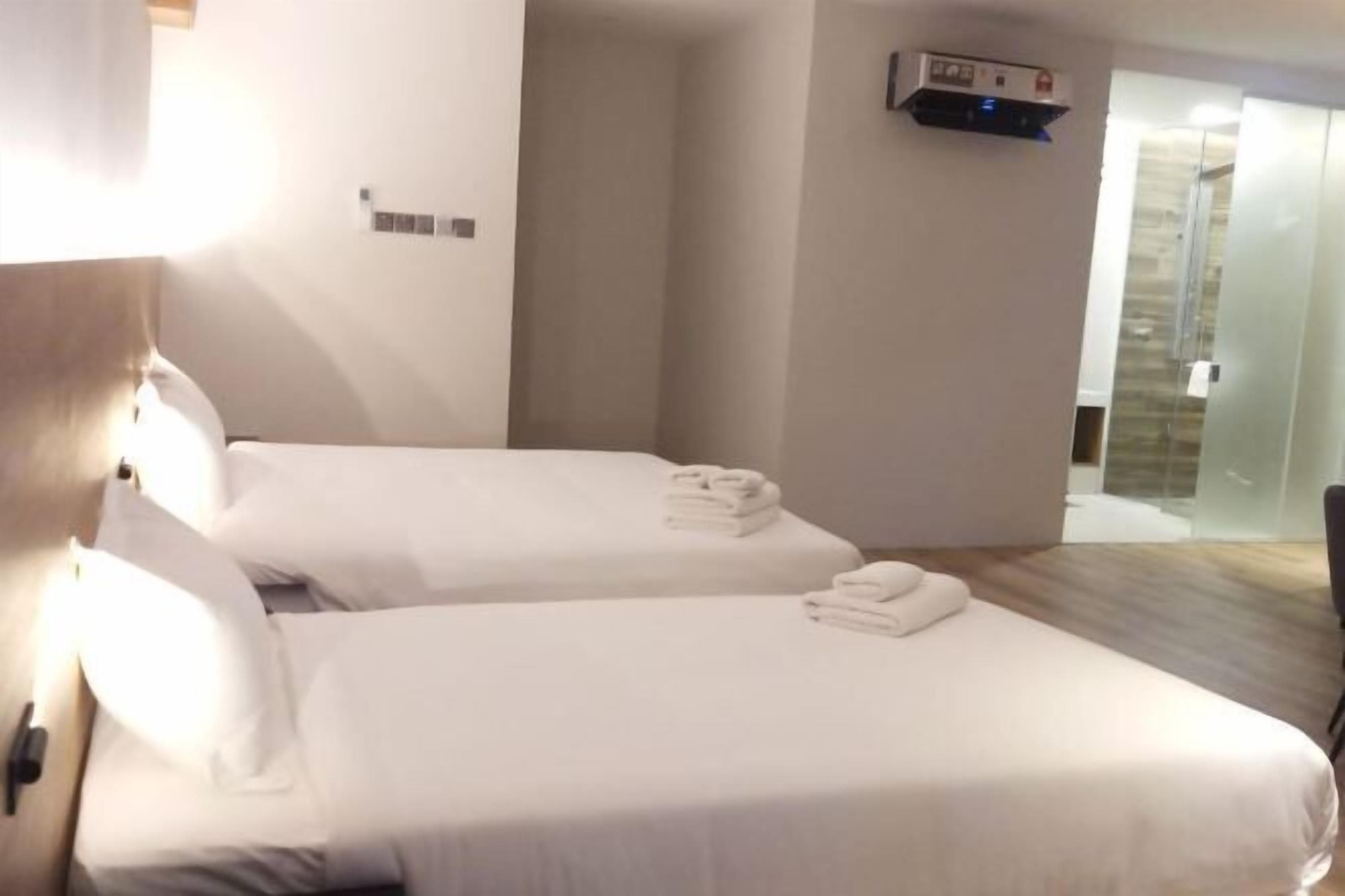 Minibar, Zimmersafe, Schreibtisch, Bügeleisen/Bügelbrett