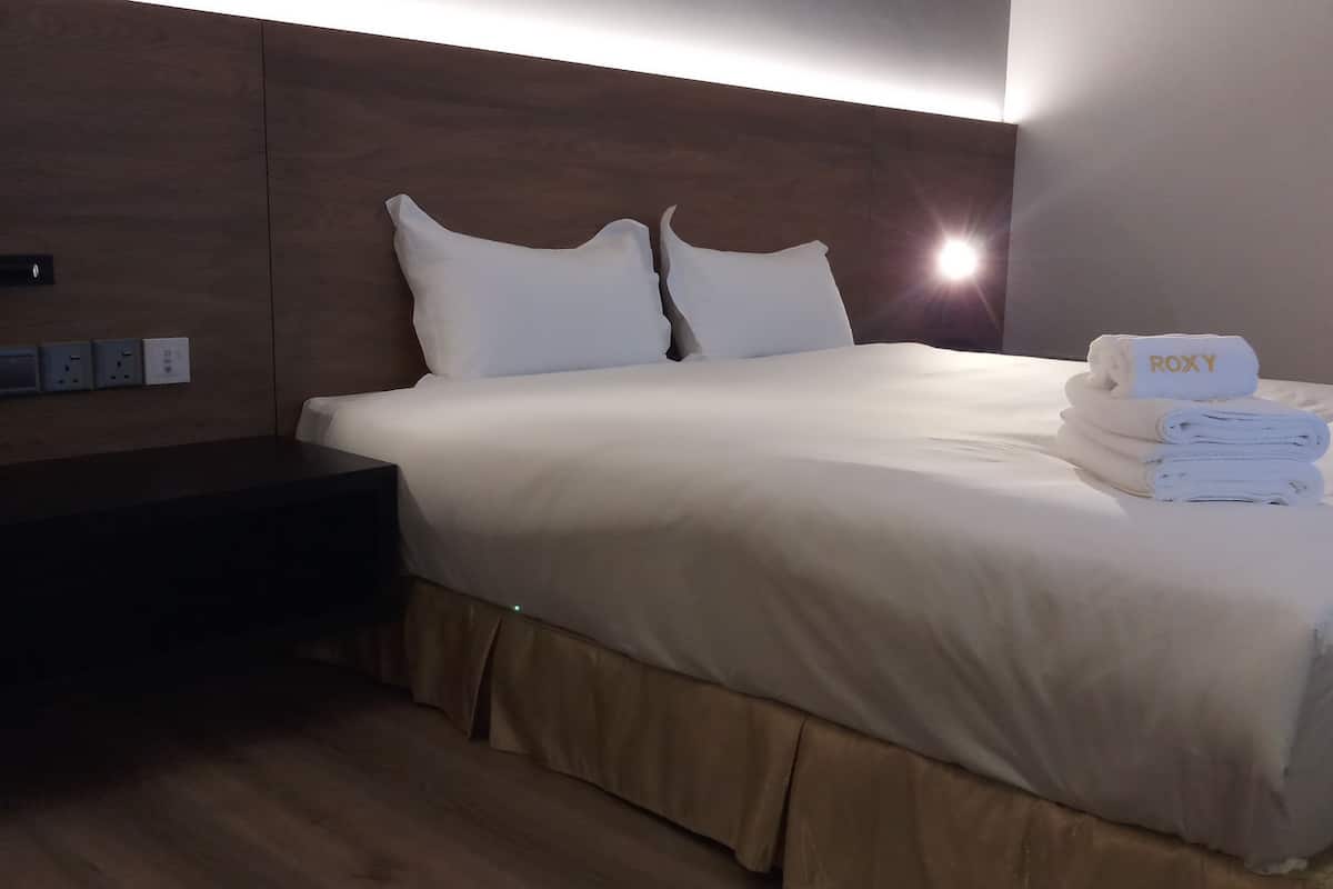 Deluxe kamer, 1 kingsize bed | Een minibar, een kluis op de kamer, een bureau