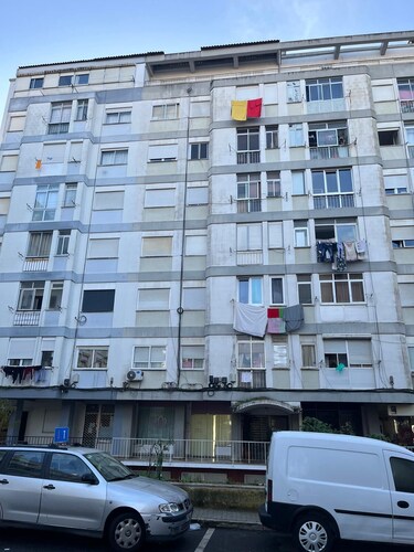 Lovely apartment with balcony, open view, shops and train/metro station within 5 m walking distance