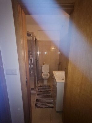 Dusche, Handtücher, Seife, Toilettenpapier