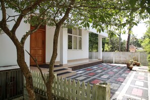 Terrace/patio - Family Beach Home in Cherai beach village. Suitable for working from home. (Cherai)