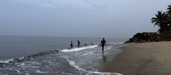Family Beach Home in Cherai beach village. Suitable for working from home.
