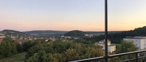 المنطقة المحيطة بالمنشأة