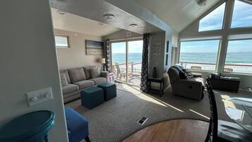 Smart TV, fireplace, DVD player, books